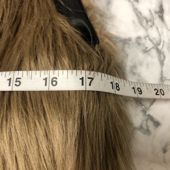 Chic Wish Fuzzy Faux Fur Brown Vest Size S NWT - Picture 5 of 6